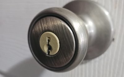 Mobile Locksmith vs. DIY Lock Repair: When to Call in the Professionals